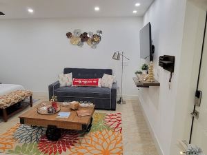Home Paradise, Cozy guest suite in Ruskin POOLS HIGH SPEED WIFI BEACH MINUTES!!!