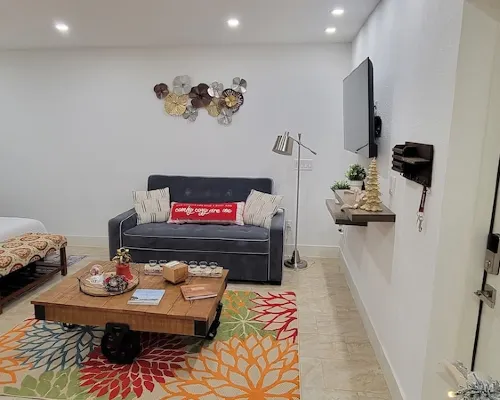 Home Paradise, Cozy guest suite in Ruskin POOLS HIGH SPEED WIFI BEACH MINUTES!!! Hotels in Ruskin