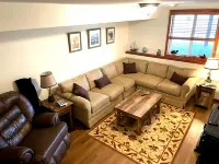 Cheerful cottage w/ fireplace. Great location for exploring the Lake Pepin area!