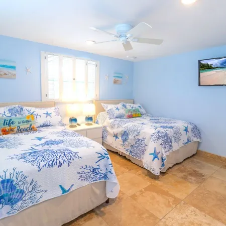 ☀️Bright & Luxurious Canal Front Home w/ Pool, 4 min to Beaches!☀️