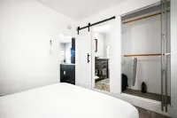 Remodeled Modern, Walking Distance to Beach