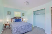 Hillside Hideout With Scenic Bluegrass Hot Tub Views!