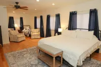 Family Friendly Retreat, sleeps 12+, Pole Barn with games, Large inground pool Hotels in LaPorte County