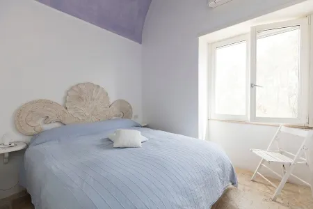 Charming, quiet house with magnificent views of the sea and capri from above