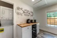 Charming guest studio in the heart of Liberty Hill Hotels in Liberty Hill