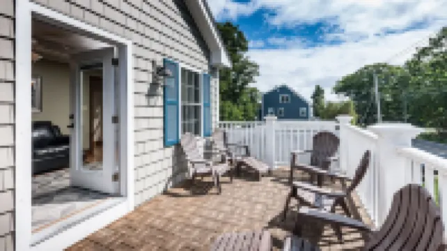 Great for Family Reunions!! Second Floor Screen Porch Great for Wedding Weekend