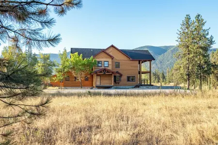 New 7500 sf, 5Br/7BA/Basement Within Walking Distance to the Clark Fork River.