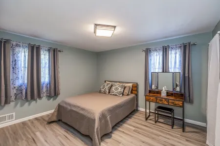 Cozy Home off I-85, 35 minutes from NC and SC border