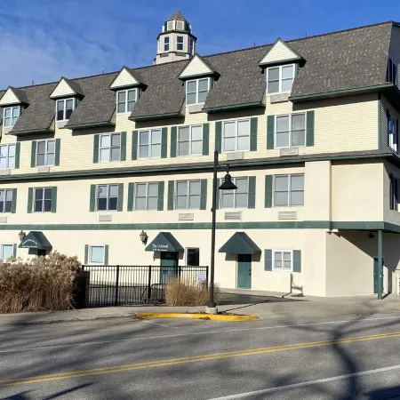 Waters Edge - Walking distance to everything!