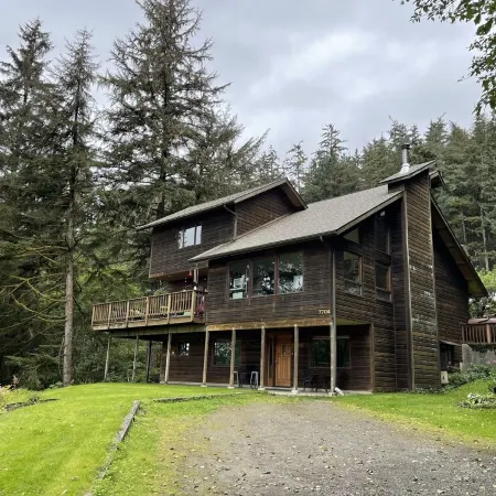 A Cozy Home Away From Home in Alaska!