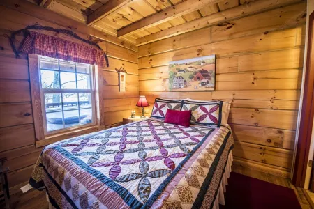 BASS CABIN w/ Hot Tub - Get Away From It All!