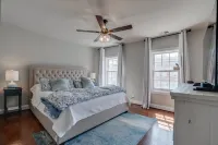 4 Bedroom, 3  Bath  Big Downtown Frederick home, w/ Private Patio &  fire table