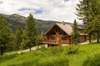 Tom's Big Sky Cabin - Close to the Gallatin River, hiking, and Yellowstone!