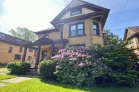 Historic 1884 Victorian Downstairs Unit. Walk to everything! Close to elk!