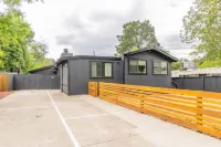 Modern Charm/Large families and friend groups
