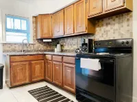 Cozy & Centrally Located APT - KING BED