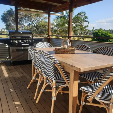Indoor/outdoor pet-friendly beach house next to world-class beach and river.