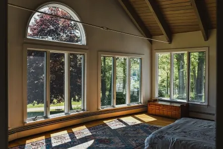 House for a crowd...with a dock Отели в г. Дамарискотта