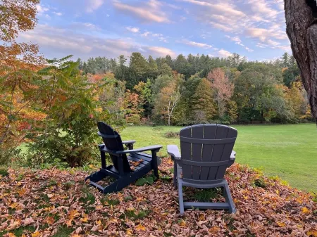 Historic Riverfront House: 5 Bedrooms 3.5 Baths on 5 Acres Отели рядом с достопримечательностью «AT trailhead Woodstock VT»