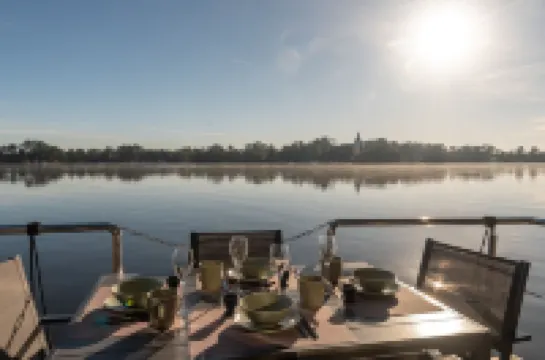 Luxury Houseboat with Many Extras Included