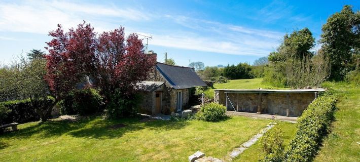 Old house near beach between Crozon Camaret Wifi calm bright garden Отели в г. Крозон