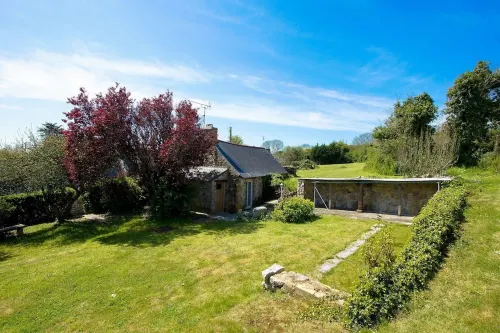 Old house near beach between Crozon Camaret Wifi calm bright garden