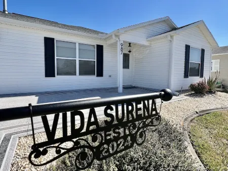 Private Heated Pool & Hottub - Pet Friendly- Close to L Sumpter & Spanish Spring