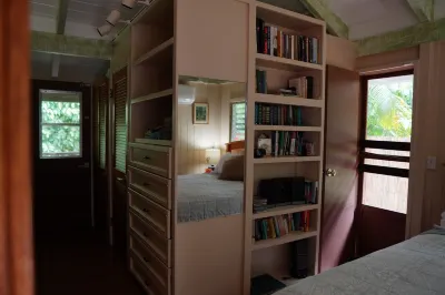 Gilligan's-secluded air-conditioned Cottage Near Gorgeous Beach--TVNC-4189 Hawaiian Organic Noni 주변 호텔