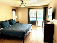 Waterfront Pool Home - 8PPL 4BR
