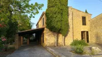 Wonderful traditional country house with large pool + WiFi in quiet surroundings Hotel in zona S'Arenal