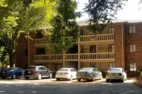 1 BR Condo - Location,  Location, Location!  Easy Walk to Campus & Stadium!