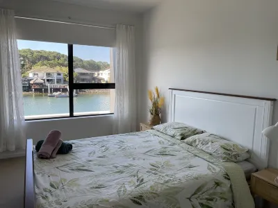 Cosy water front Villa in Hope Island Hotels near Sanctuary Cove