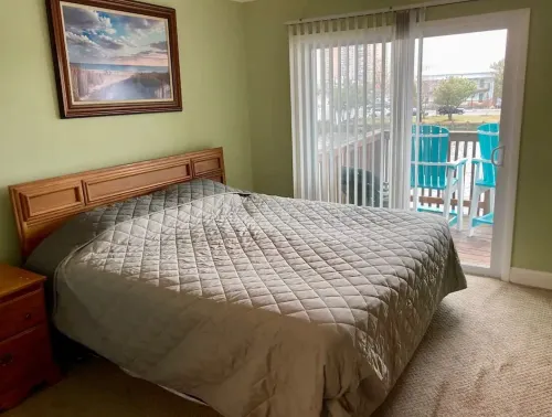 2nd Floor 3 BR Condo Close to the beach with Pool!