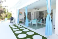 Private Luxury renovated pool house 1.5 miles to Manasota Beach.