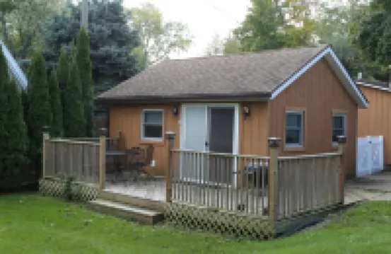 Great Dates Available. Cute and Affordable for 2-  CLOSE TO 2 BEACHES AND TOWN.