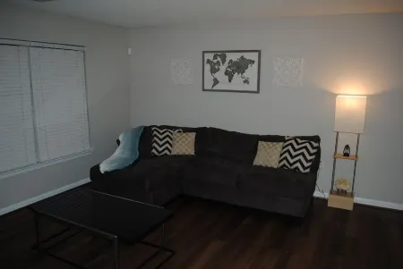 Quit, Cozy, Pet Friendly Condo Отели рядом с достопримечательностью «Ханс Молл»