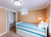 Charming 2-bedroom apartment in delightful Rexburg with WiFi, AC