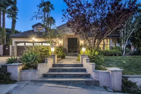 Gorgeous unique villa W/pool, spa & SWEEPING view