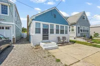 Comfy & Cozy - 3BR  House -  1 Block to the Boardwalk 포인트플레전트해변 호텔