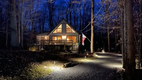 PearTree Chalet, Lake, Hot Tub, Gas & Wood FirePits