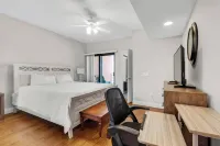 Waterfront 3-bedroom palm beach paradise with a pool on Pensacola Beach