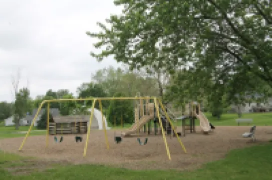 Come relax in this beautiful 3 bedroom house with lots of space! cozy & peaceful