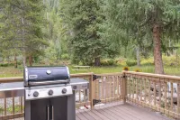 Near Slopes, Private Family Home, HotTub, Centrally located to all Ski Resorts!