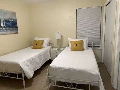 Cute and Comfy 3 bedroom home Hotels near Plato's Closet - Regency, FL