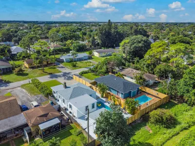 Remodeled HOT TUB & HEATED POOL house, 8 minutes to the beach! Shark Tank theme Hotels near Barwick Road Church