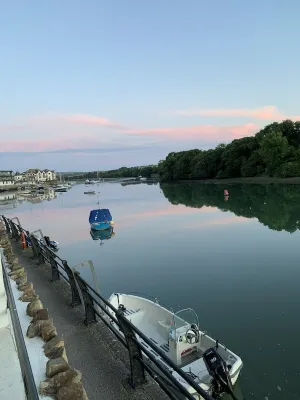 Crabshell Quay Kingsbridge Apartment with a balcony right on the river Hotels in Kingsbridge