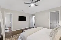 Cozy Updated Home w/ Hot Tub minutes from DFW Airport