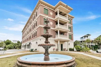 Summer Dates Available! Near Rosemary Beach! Triple Bunks! Beach and Pool Access