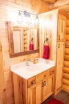 Creek Song Cabin 3 bedroom, sleeps 6, hot tub Hotels in Wayne Township