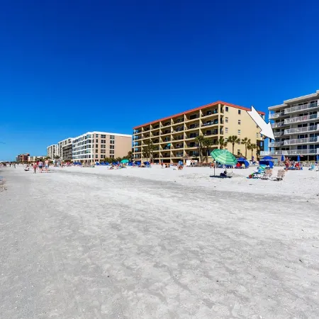 Luxurious 2BR/BA Beachfront Condo. Seaview